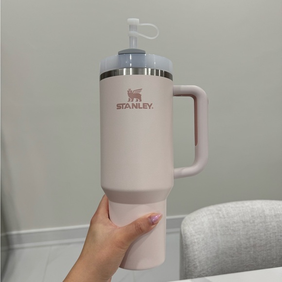 [SOLD] Stanley Quencher 2.0 FlowState 40oz Tumbler in Rose Quartz 💖🎀 - Picture 1 of 4